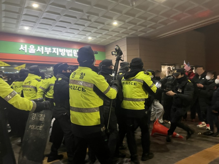  서부지법 폭도 첫재판 징역 1년 6개월 나온 이유