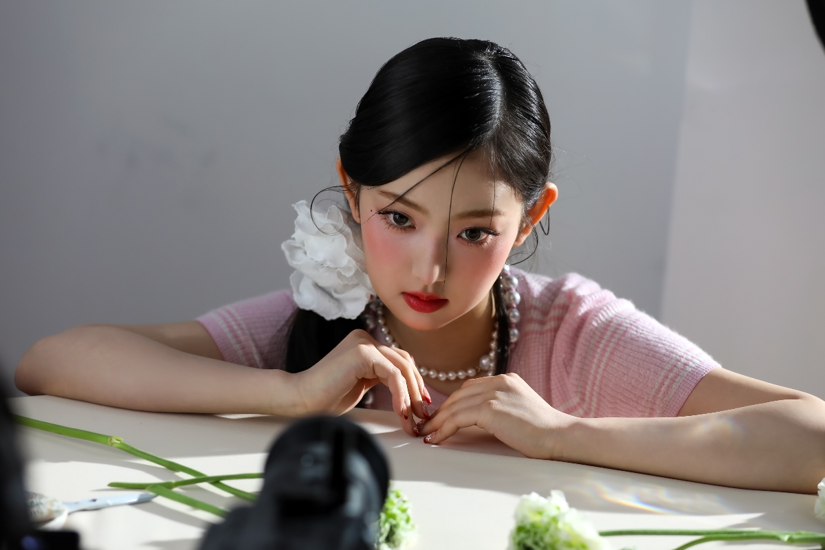 키키 KiiiKiiii 샤넬 뷰티 X 마리끌레르 화보 비하인드컷 | 인스티즈