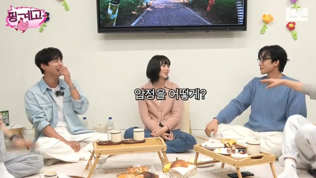 [핑계고] ??? : 자 다들 모여 압구정을(?) 아.. 압구정이랜다.jpg | 인스티즈