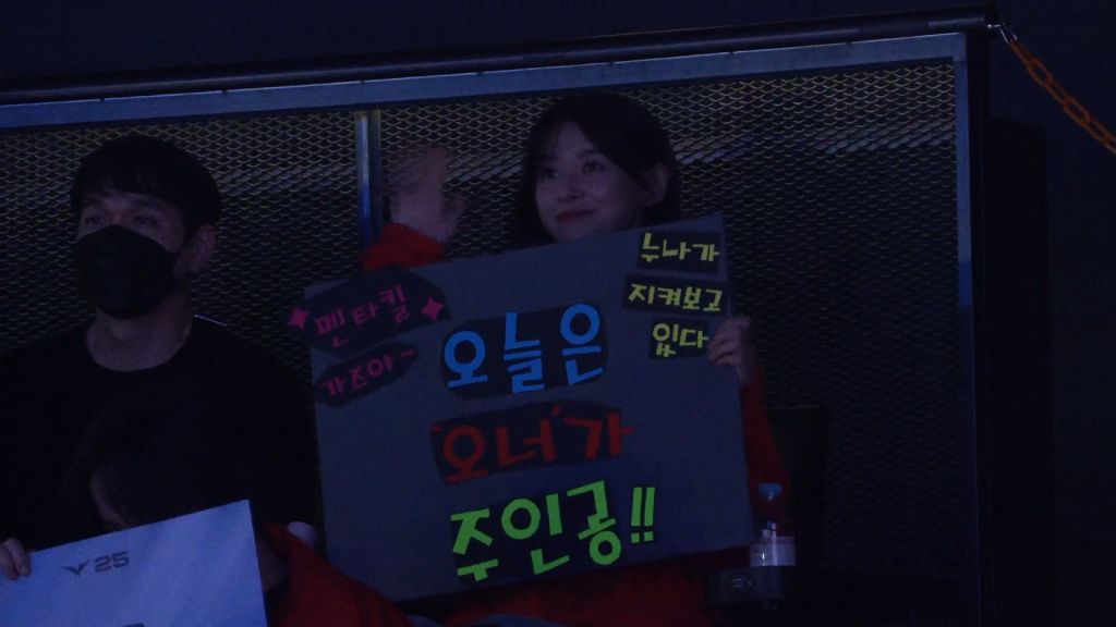  롤) 오늘자 T1 오너 응원하러 온 권나라 등장1