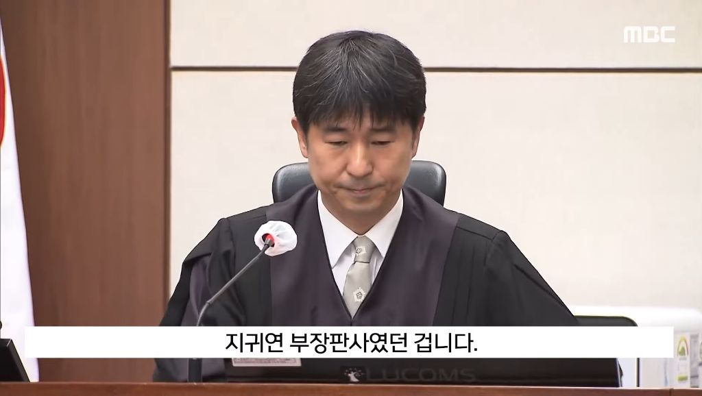 "사진 찍어 드릴까요" 법원 앞 '친절남' 봤더니'지귀연?' | 인스티즈