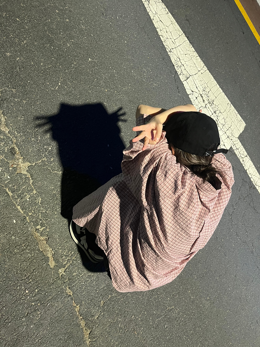 어느 순간 유연성 테스트 챌린지로 변한 그림자 고양이