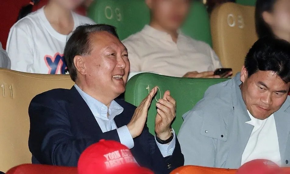 경찰, 윤석열 폰 확보…"12월3일~1월22일 비화폰 서버 복구” | 인스티즈
