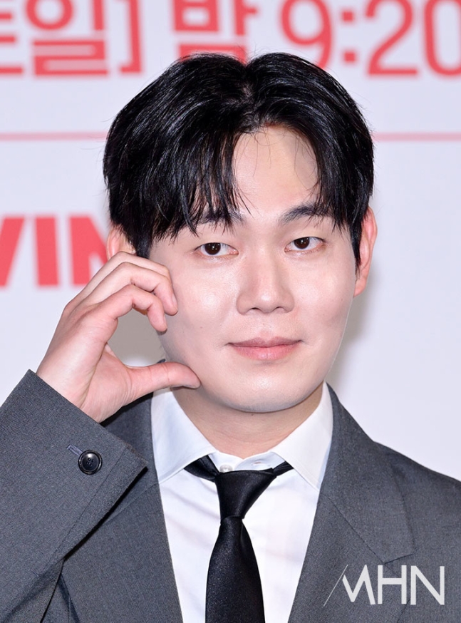 제작발표회에서 수줍게 고양이 하트 날리는 류경수 | 인스티즈