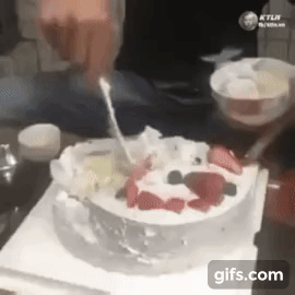 친구집에 갔는데 케이크를 이렇게 준다면?