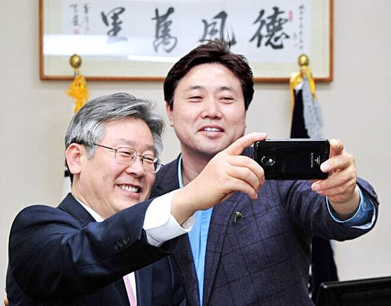 1 중에 가장 충격적인 인물을 골라보시오 | 인스티즈