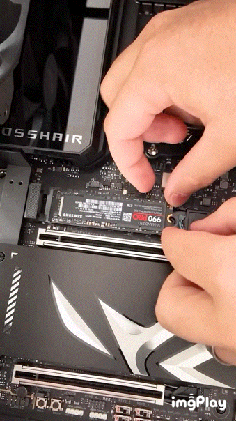 RTX 5090 넣어서 컴퓨터 조립하는 남자 | 인스티즈
