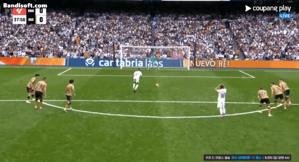 리그 30골 달성과 함께 골든부츠 랭킹 1위로 올라서는 음바페 gif | 인스티즈