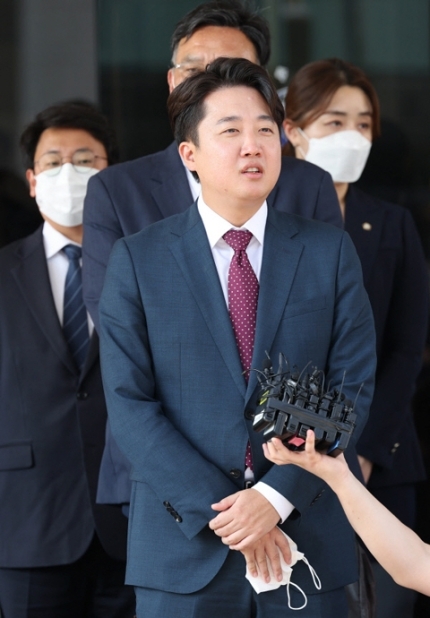  이준석 난 ESTP”… &apos;모험 즐기는 사업자&apos;