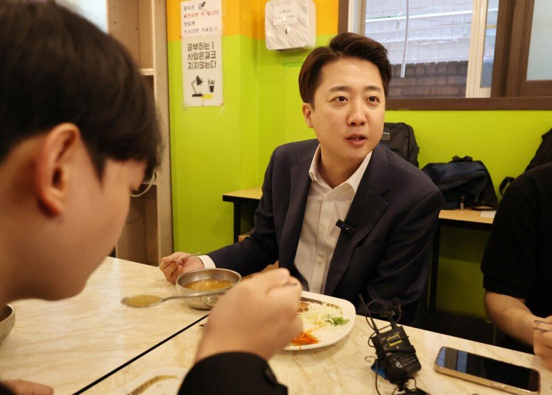 이준석 "이재명 토론 매너 빵점…젊은 세대 무시, 회피 일관, 꼰대짓” | 인스티즈