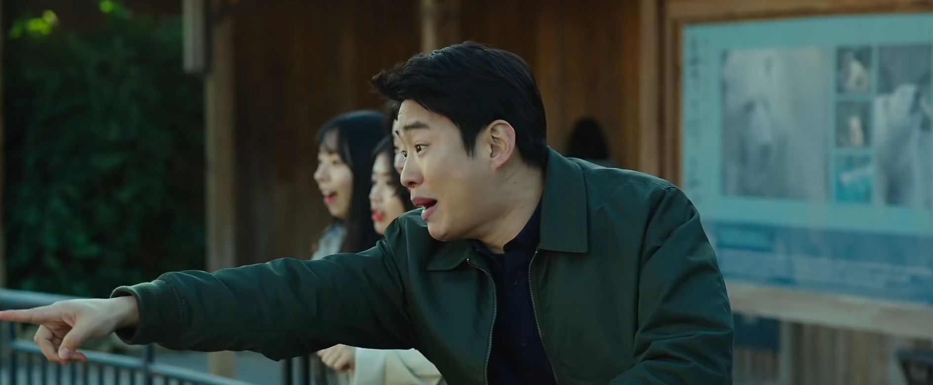 동물원인데 동물이 없어서 저희가 그냥 동물인 척 했더니 대박 났어요.jpg | 인스티즈