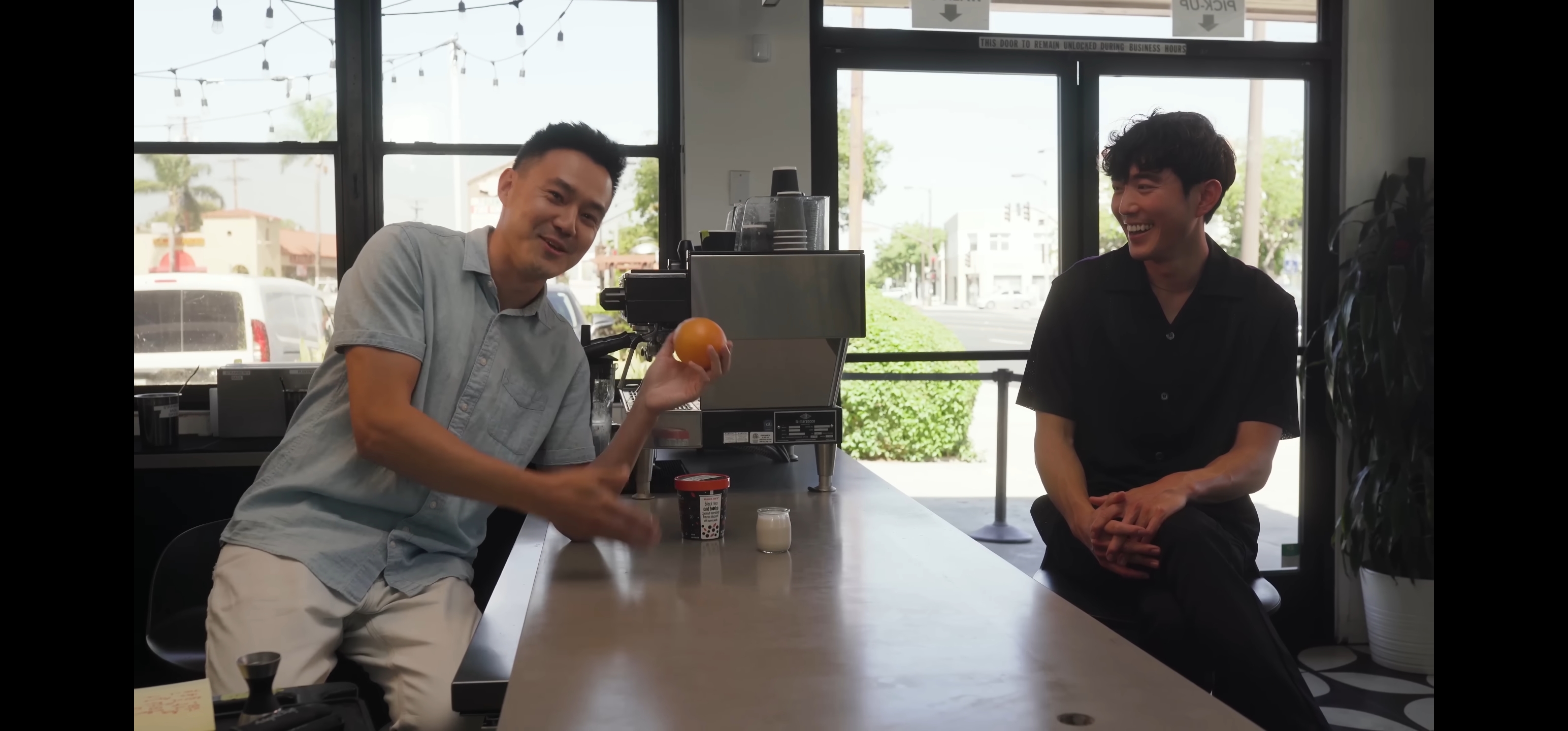 오렌지 진짜 특이하게 먹는 배우 | 인스티즈