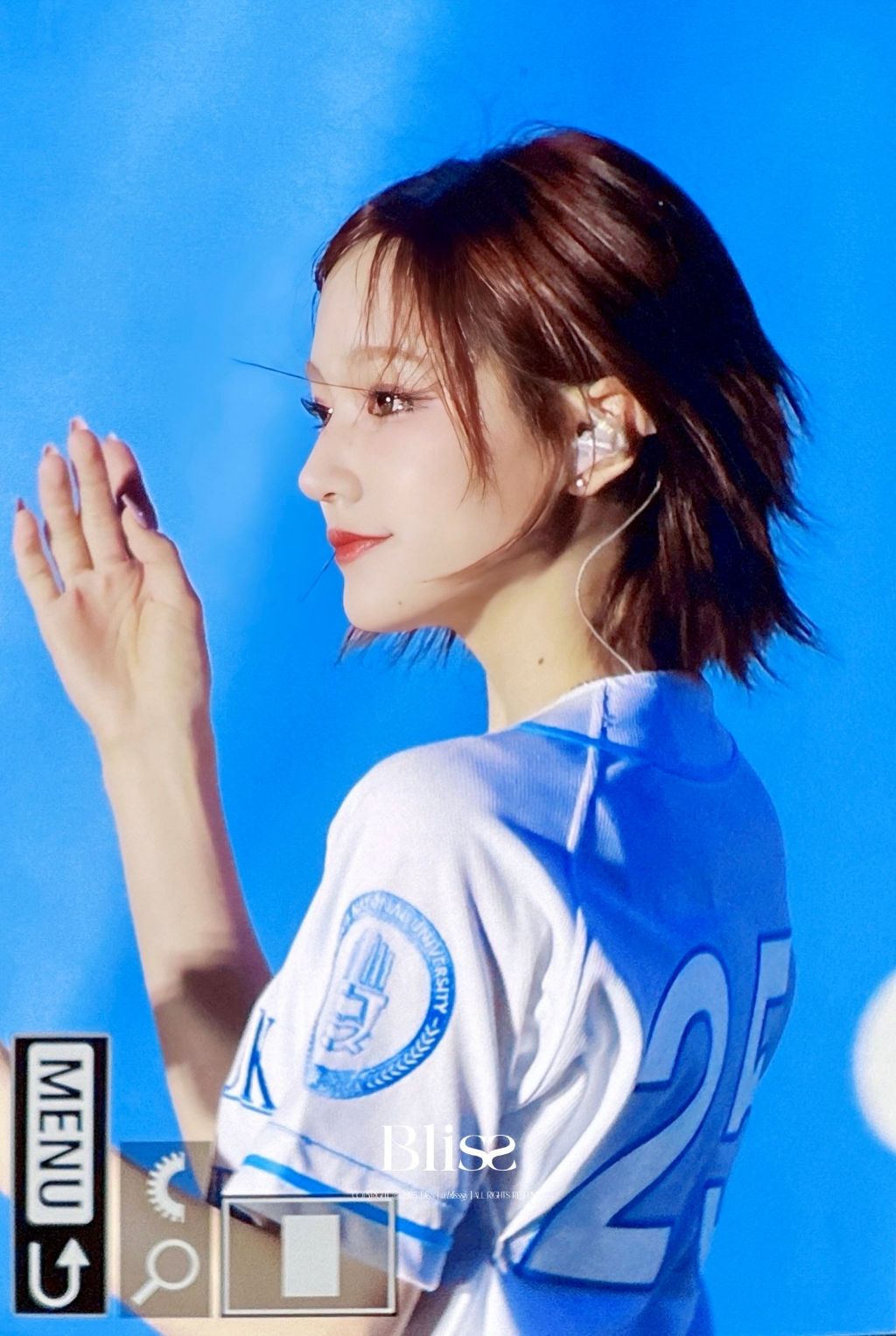  오늘자 전북대 축제에서 너무너무 행복해보이는 키키 지유