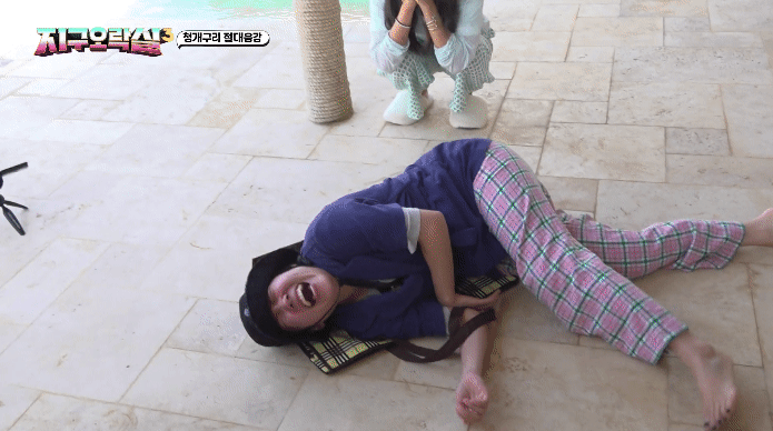 웃기려는 의지가 전혀 없는데 또 레전드 장면 갱신한 지락실 미미.jpgif | 인스티즈