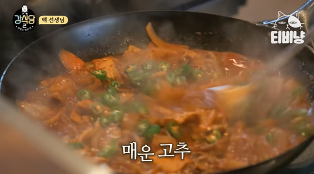 강식당 맴버들에게 밥해주는 백종원 | 인스티즈