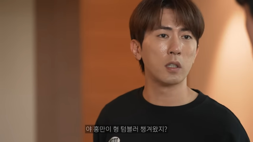  생수통 한손에 들어오는 최홍만.jpg