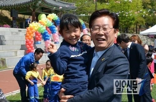 이재명 대표 '고등학생들에게 인기 만점' | 인스티즈