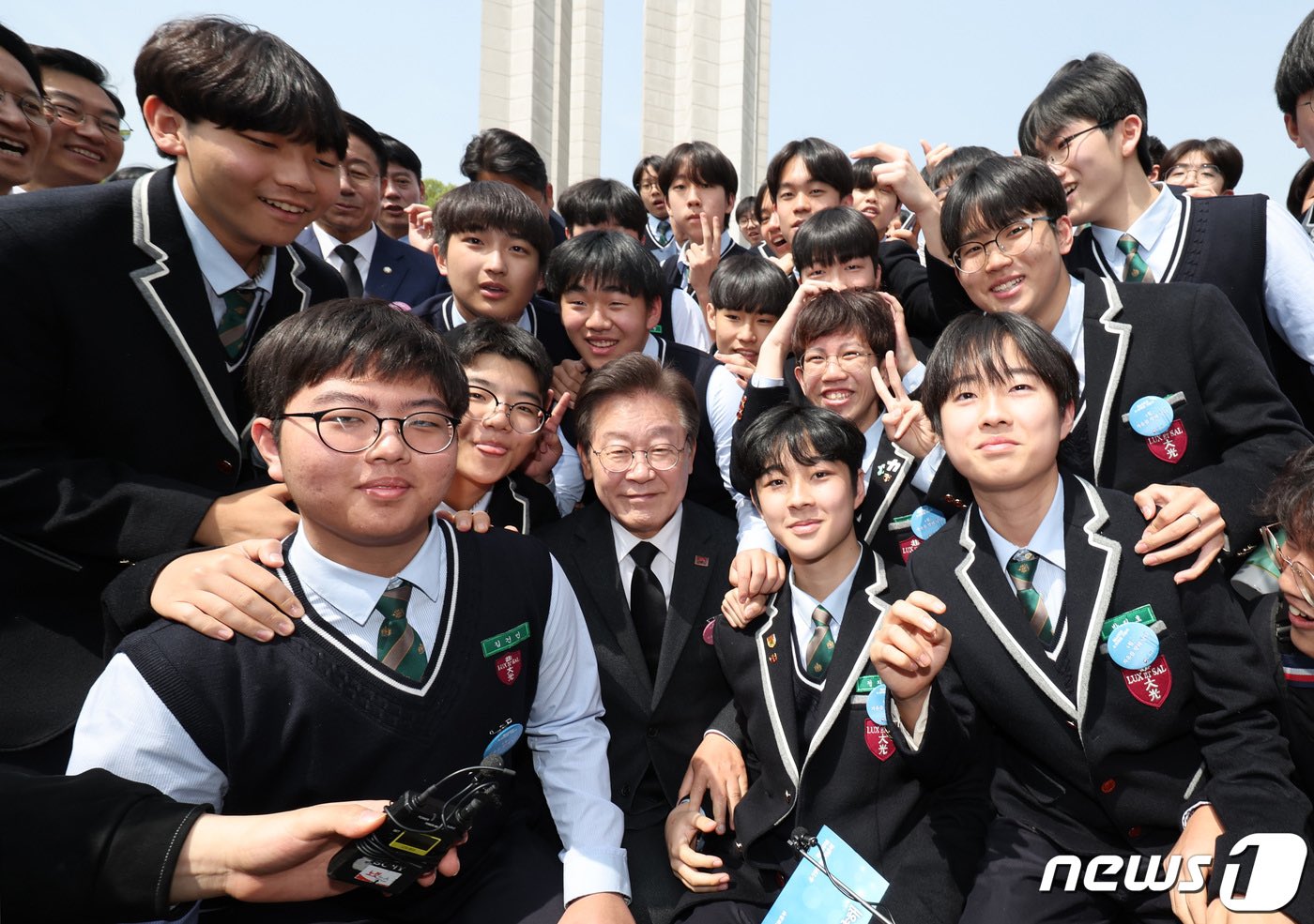 이재명 대표 '고등학생들에게 인기 만점' | 인스티즈