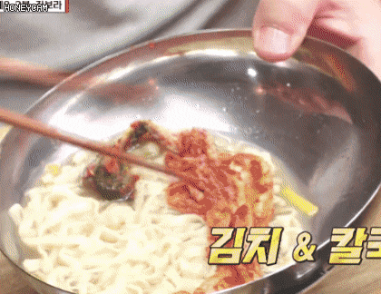 멸치칼국수 + 겉절이 + 수육 강호동 먹방 | 인스티즈