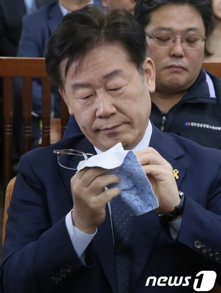 눈 크기도 조작당한 이재명 (박색라이팅 멈춰) | 인스티즈