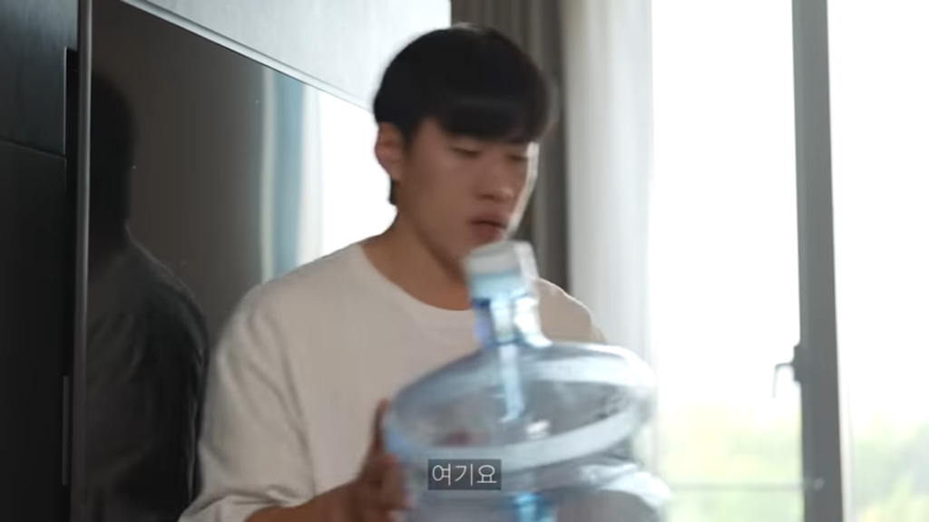 생수통 한손에 들어오는 최홍만.jpg | 인스티즈