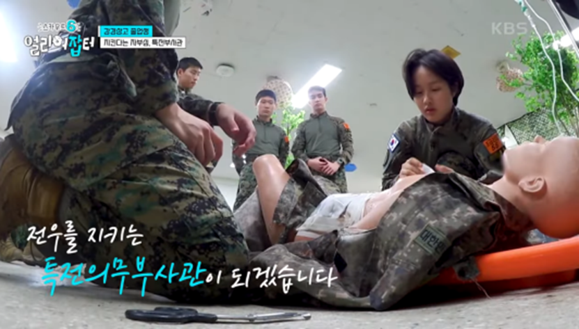 처음 보는 사람은 다소 충격적이라는 대량 출혈 부상자 지혈하는 방법 | 인스티즈