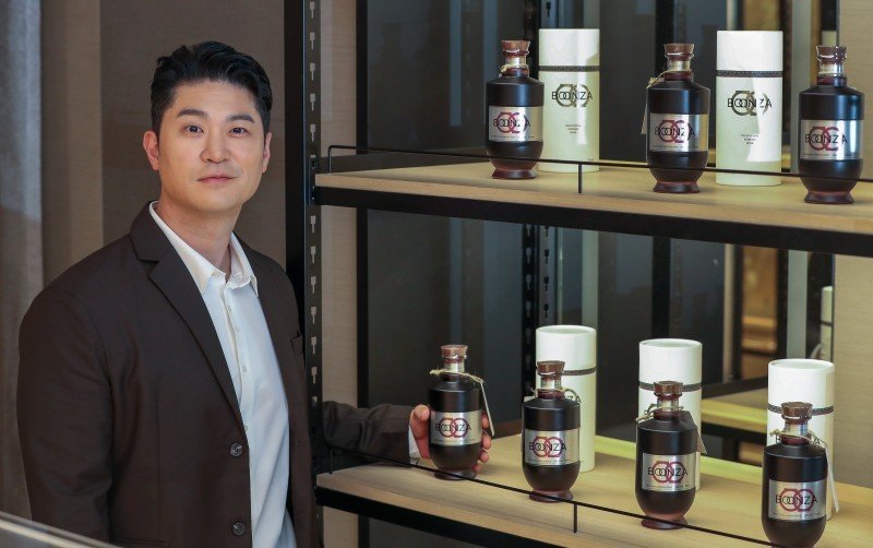 래퍼 최자, '분자'로 전통주 시장에 도전장... "1등 못해도 오래 기억되는 술 되길” | 인스티즈
