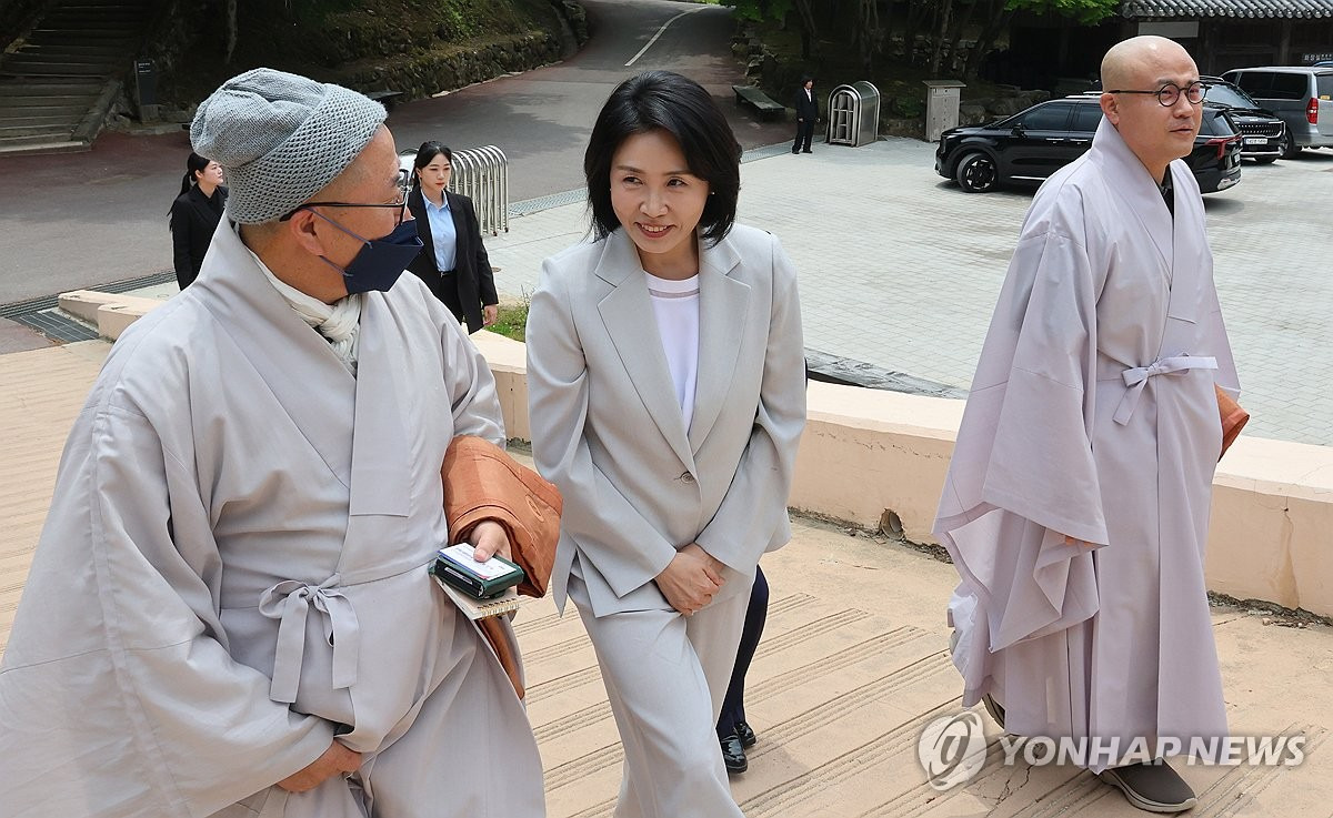 오늘자 김혜경 여사 | 인스티즈