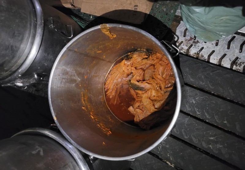 김치찌개가 아니라 '곰팡이찌개'…1억 넘게 팔렸는데 '발칵' | 인스티즈