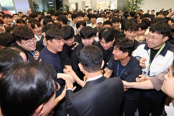  삼성전자 간 김문수 기업들, 저 기억하고 외국 나가지 말아달라