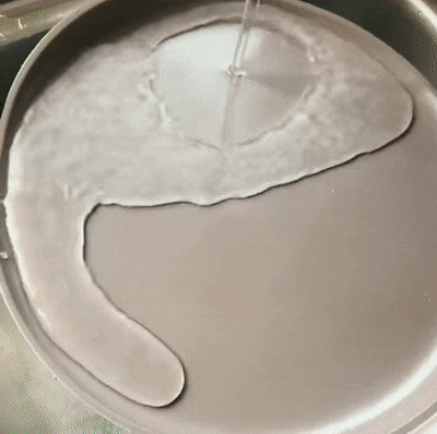  기름이 필요없는 신기한 프라이팬.gif