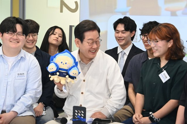 이재명 '아주 특별한 대학생 간담회' | 인스티즈