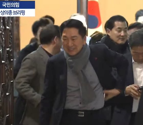 탄핵의 밤 극과 극 | 인스티즈