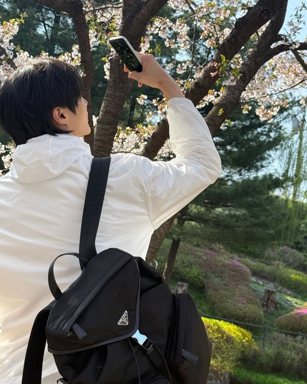 변우석 인스타 프라다 사진 업뎃 | 인스티즈