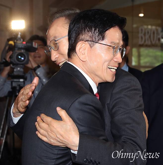 오늘자 김문수 x 이명박 투샷 | 인스티즈