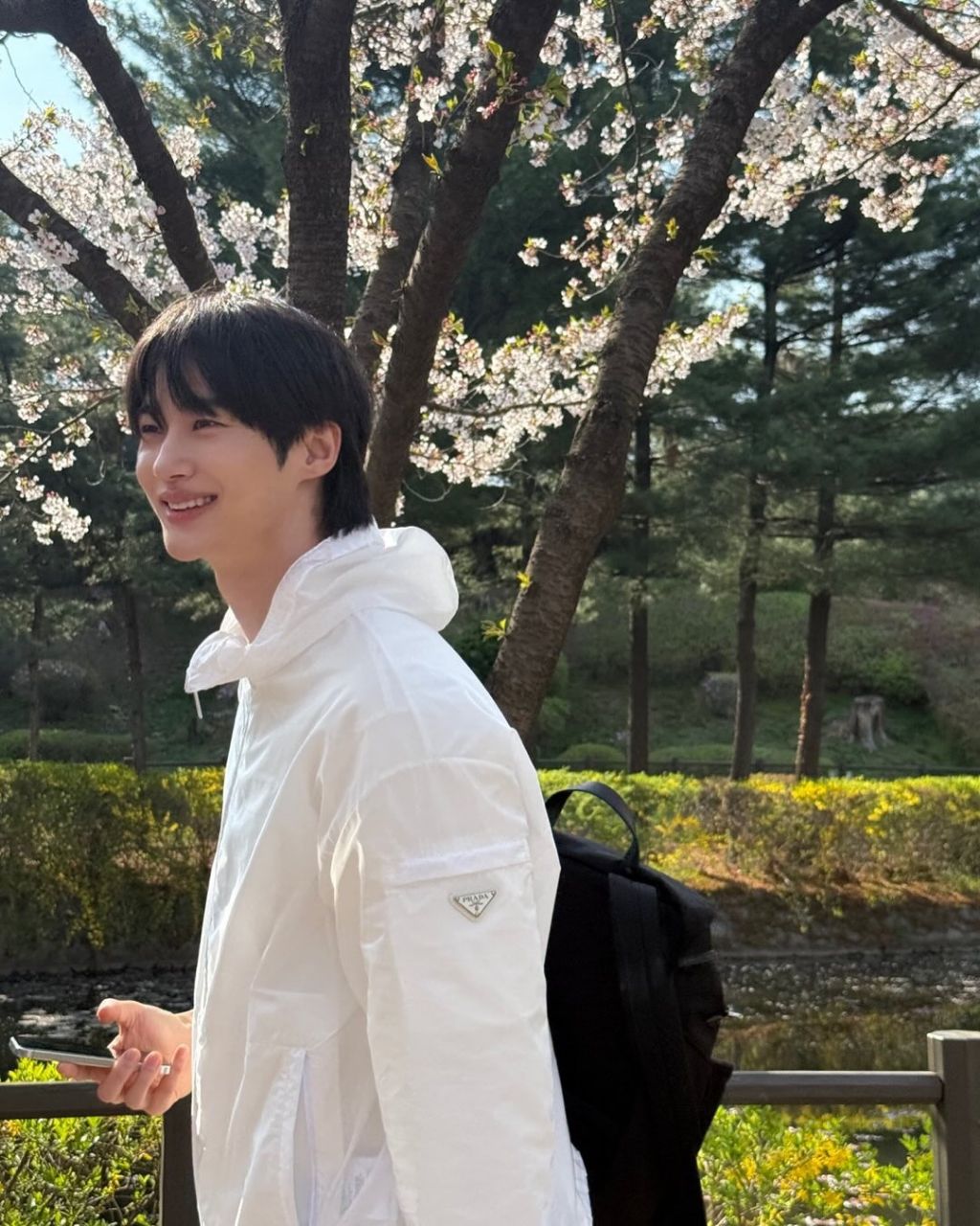  변우석 인스타 프라다 사진 업뎃