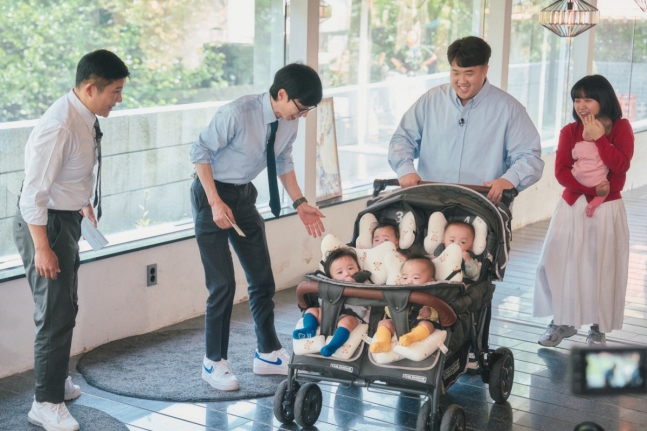 국내 최초 자연임신 오둥이..키 151cm 母 "임신 7개월 못 채우고 출산" ('유퀴즈') | 인스티즈