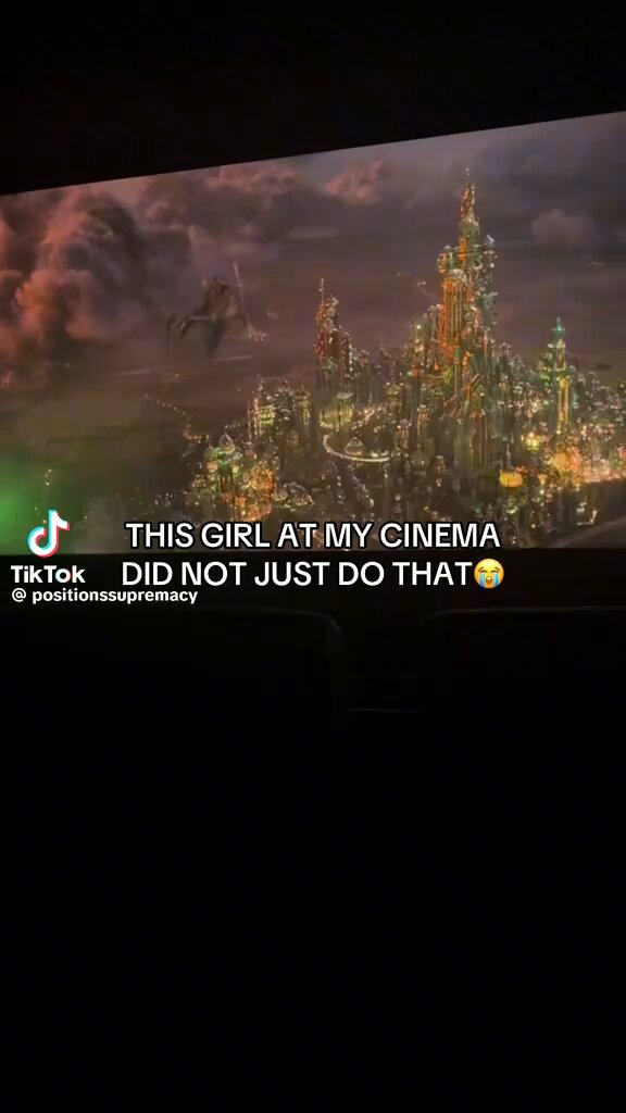 역대급 관크지만 너무 웃기다는 얘기를 들었던 위키드 관객.twt | 인스티즈