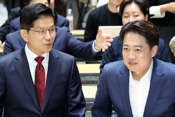  김문수 이준석, 전화를 안 받아…한밤 회동 시도 끝내 불발