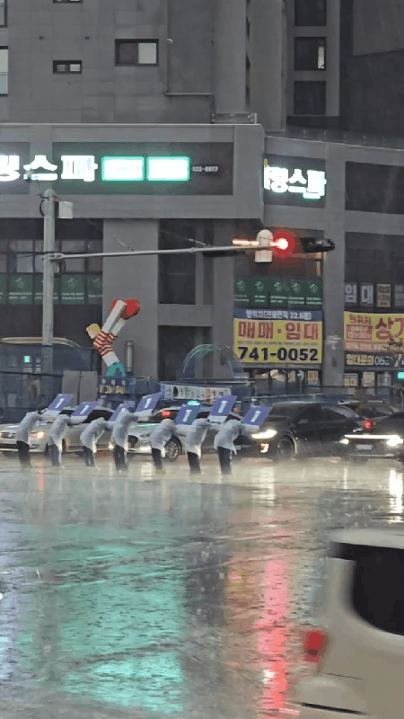 폭우속에서도 펼쳐지는 선거운동 | 인스티즈