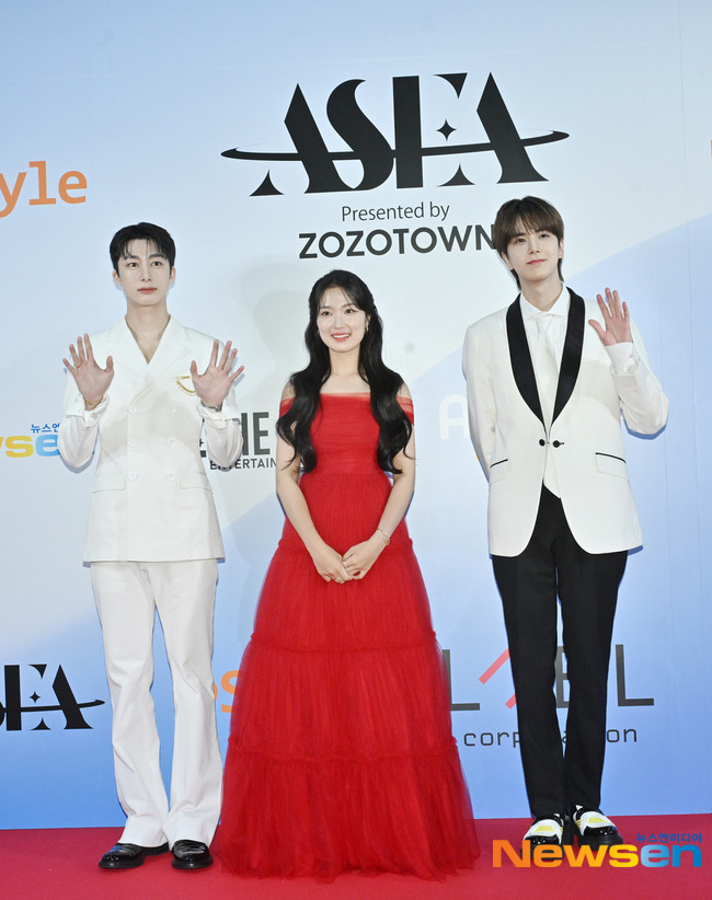 오늘자 ASEA 2025 레드카펫 MC 김혜윤x형원x영훈