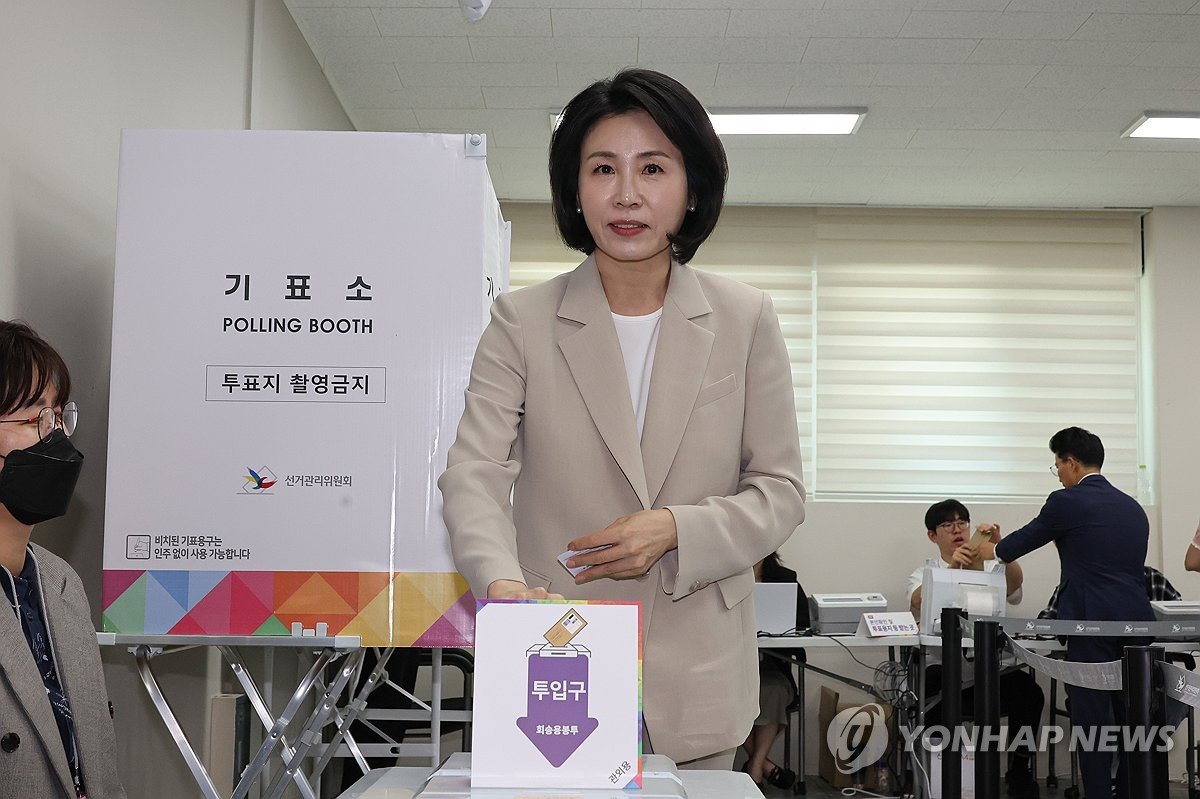 [사전투표] 김혜경 여사, '인구감소 대응 우수지역' 부산 동구에서 한표 | 인스티즈