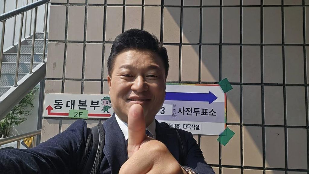 신용한 교수 투표 인증샷.jpg | 인스티즈