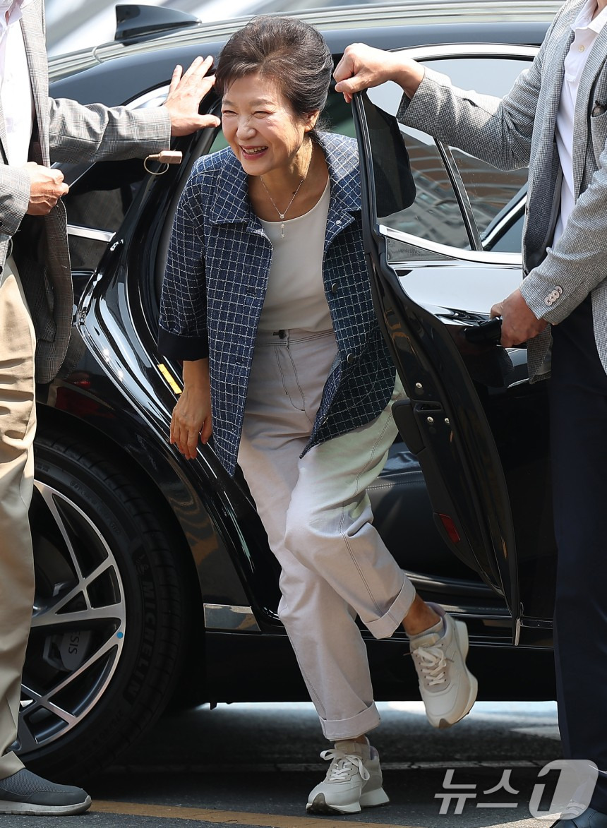 박근혜한테도 얄짤없는 준바오 | 인스티즈