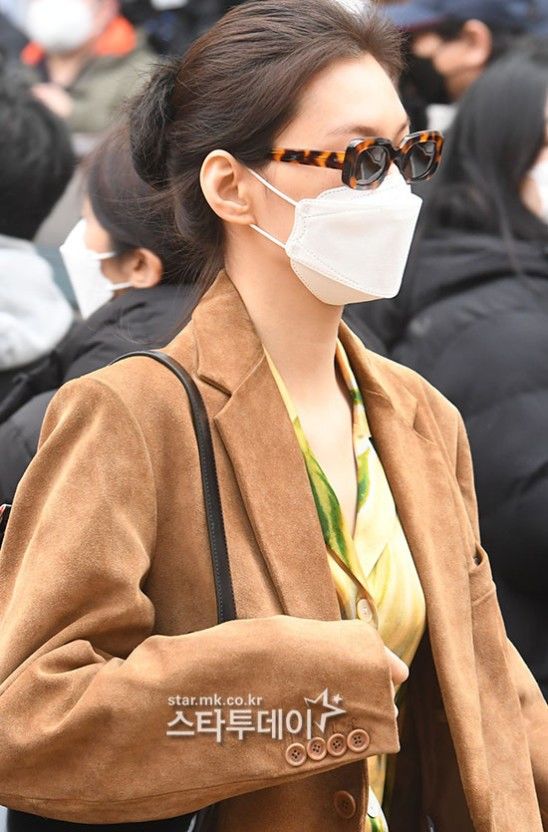  당시 반응 좋았던 사전투표소 하러 온 김도연 패션.jpg
