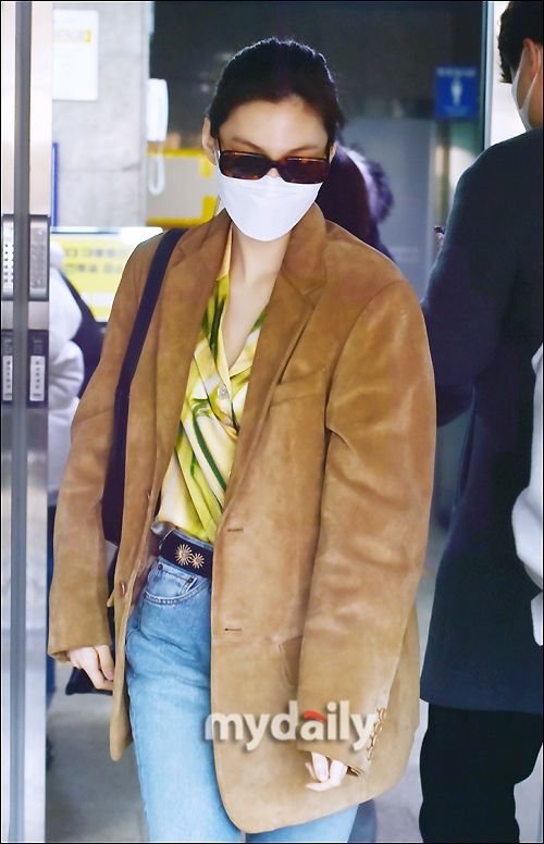 당시 반응 좋았던 사전투표소 하러 온 김도연 패션.jpg | 인스티즈