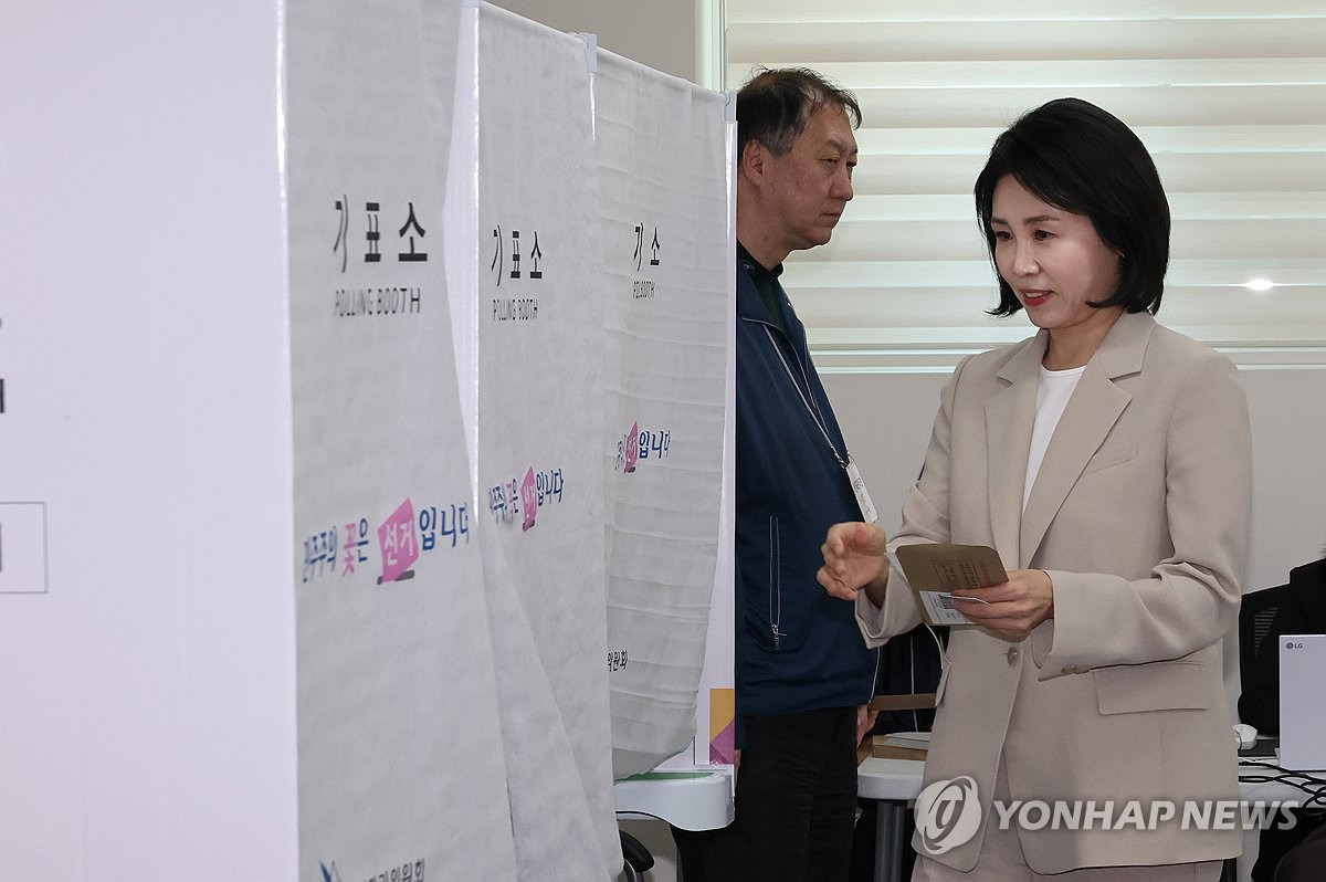 [사전투표] 김혜경 여사, '인구감소 대응 우수지역' 부산 동구에서 한표 | 인스티즈