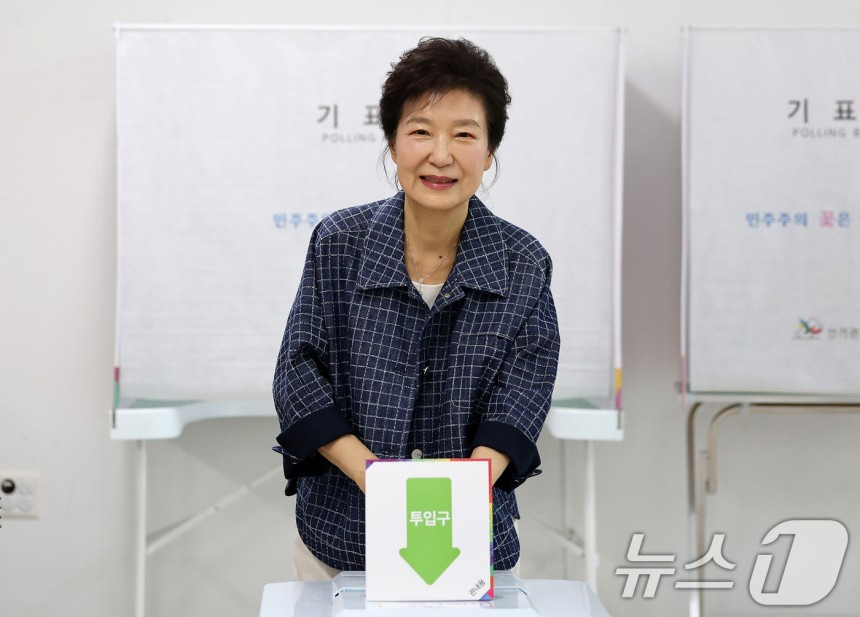 박근혜한테도 얄짤없는 준바오 | 인스티즈