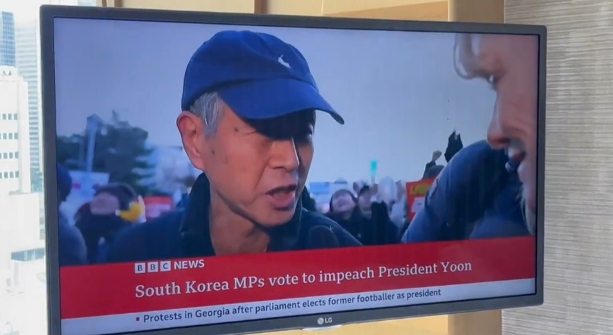  BBC에서 찾고있다는 핫플달글 할아버지 인터뷰 영상.twt