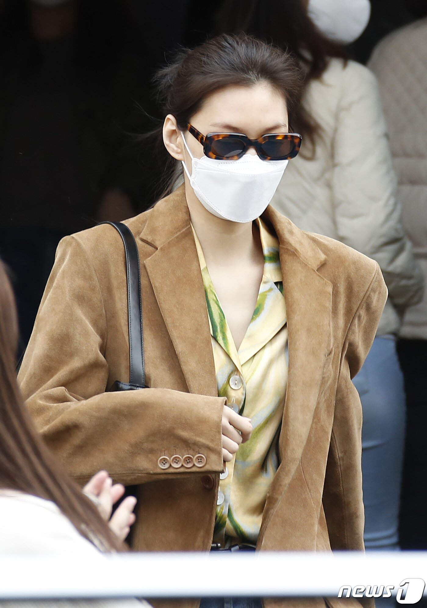 당시 반응 좋았던 사전투표소 하러 온 김도연 패션.jpg | 인스티즈